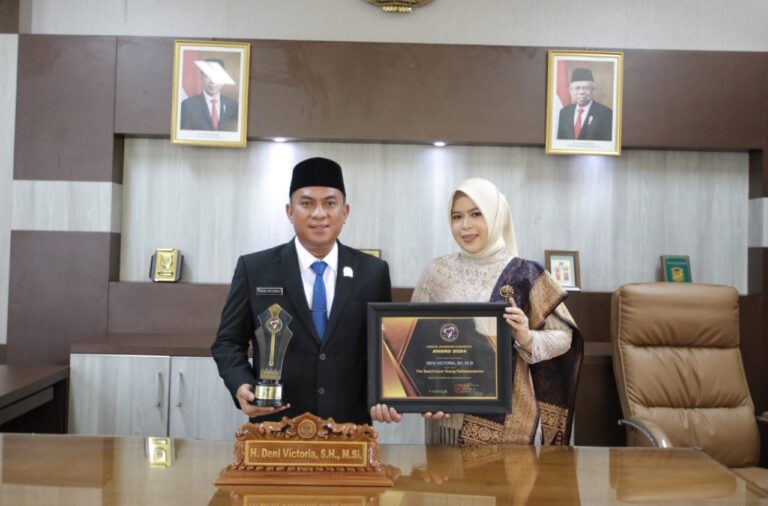 Ketua DPRD Prabumulih, Deni Victoria SH MSi Raih The Best Future Young Parliamentarian