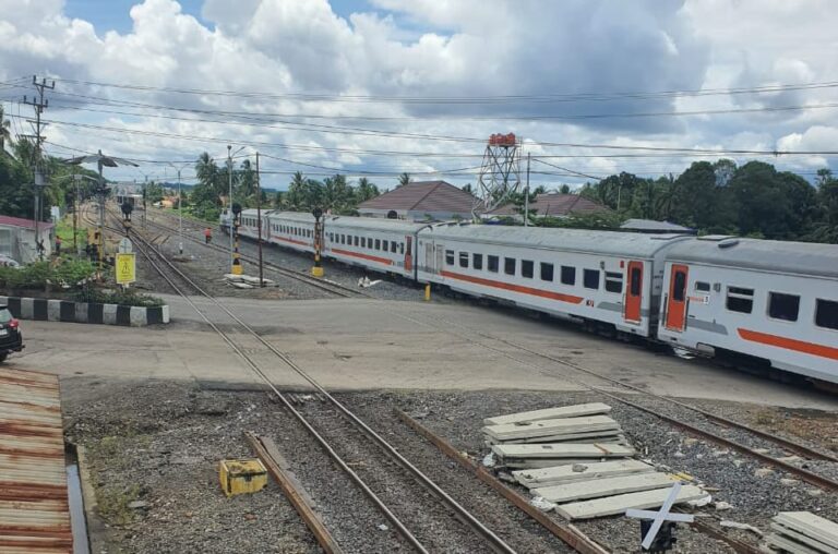 Jalur Ganda Stasiun Muara Enim – Muara Lawai Uji Coba Operasi, KAI Divre III Palembang Imbau Masyarakat Tetap Berhati-hati Saat Melewati Perlintasan Sebidang